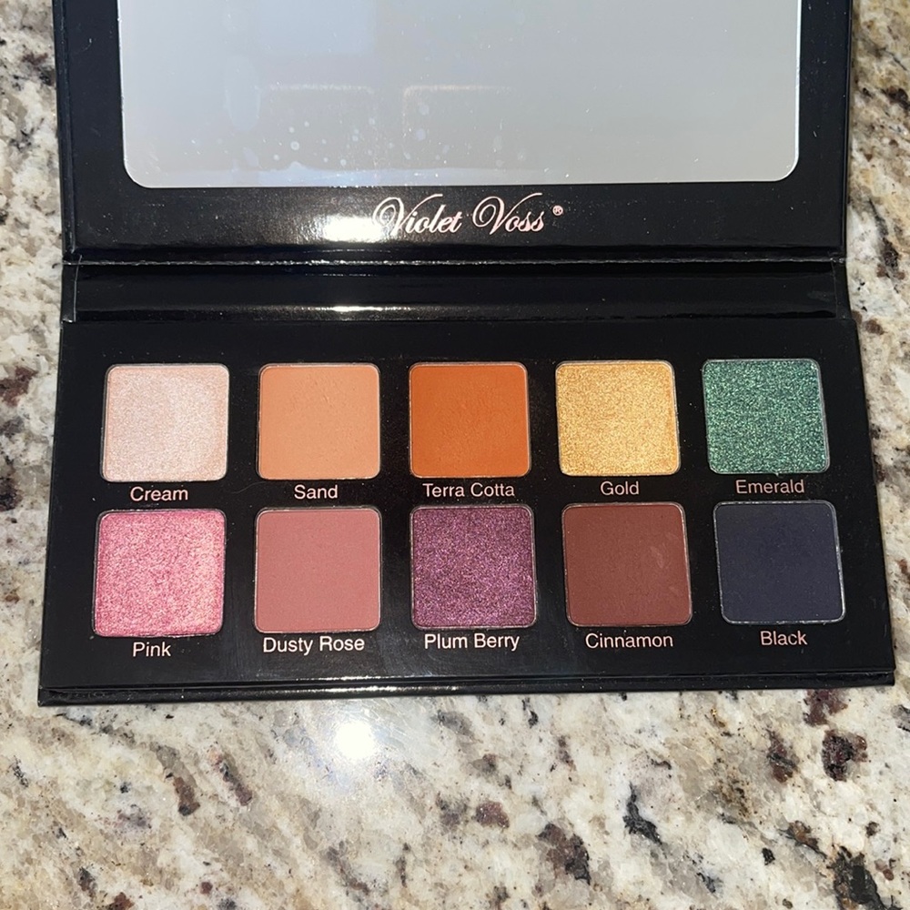 Violet Voss essentials palette